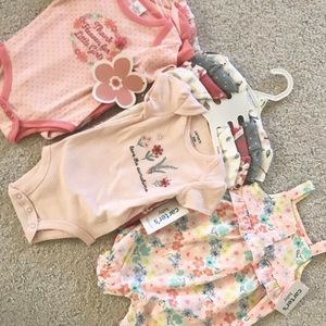 NEW 🌸Baby girl CARTERS spring floral onesies bundle